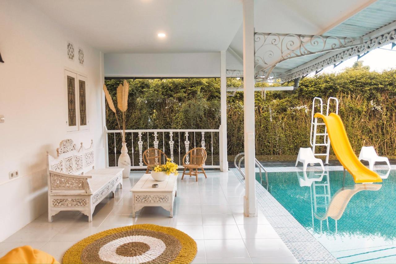 Tiella By The 100 Villa Bogor